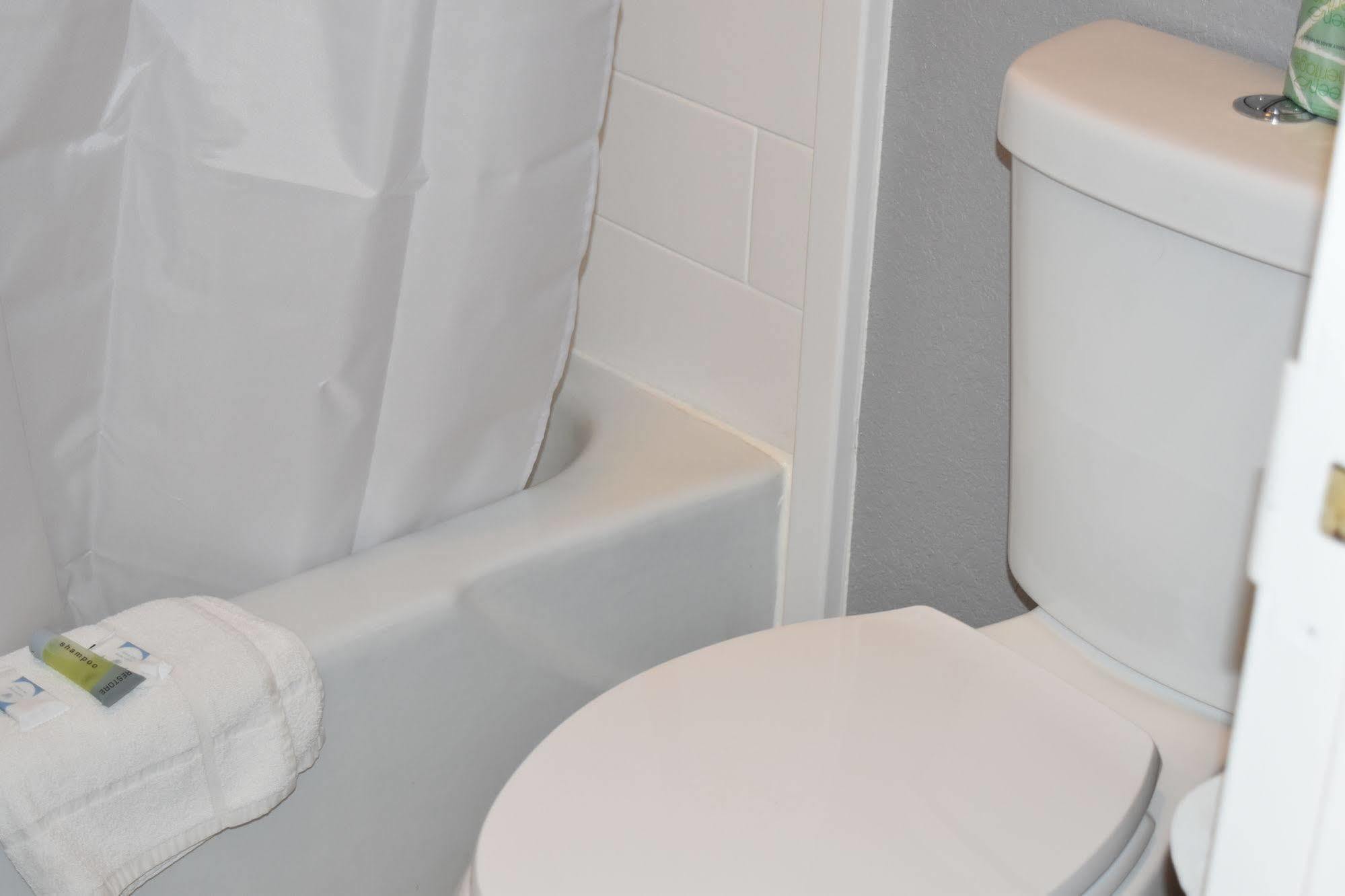 Woodfield Inn And Suites Yoakum Buitenkant foto