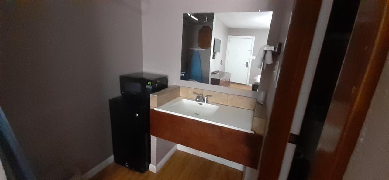Woodfield Inn And Suites Yoakum Buitenkant foto